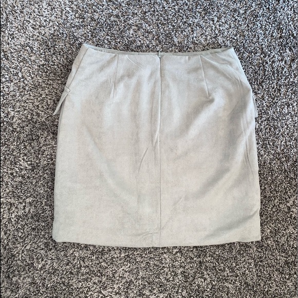 Velvet laced-up skirt with pockets from Akira - Picture 2 of 3